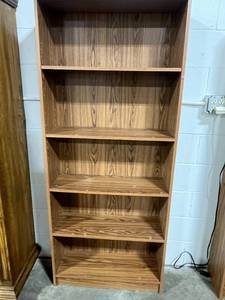 lot 8 image: Brown Woodgrain 5-Shelf Bookcase