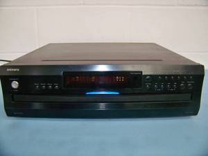 lot 58 image: Integra CDC-3.4 Compact Disc (CD) Changer