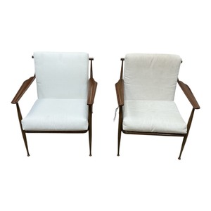 lot 19 image: 2 Lounge Chairs