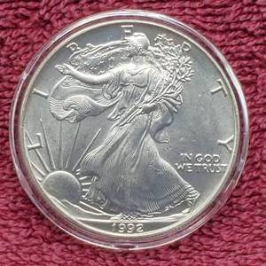 lot 9 image: 1992 American Silver Eagle in Airtite