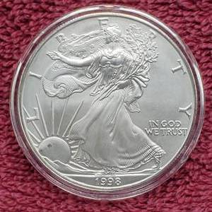 lot 12 image: 1998 American Silver Eagle in Airtite