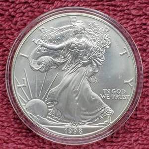 lot 14 image: 1998 American Silver Eagle in Airtite