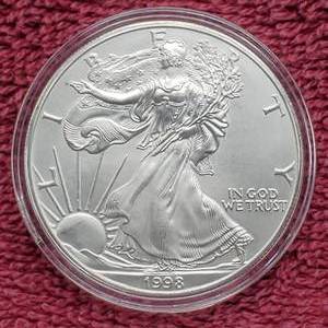 lot 17 image: 1998 American Silver Eagle in Airtite