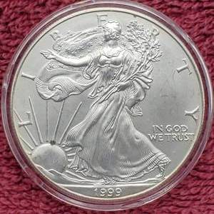 lot 19 image: 1999 American Silver Eagle in Airtite