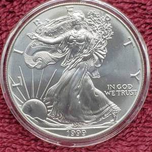 lot 20 image: 1999 American Silver Eagle in Airtite