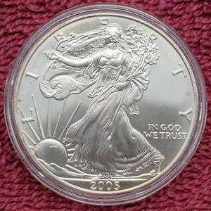 lot 22 image: 2005 American Silver Eagle in Airtite