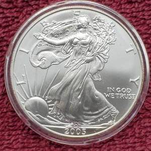 lot 23 image: 2005 American Silver Eagle in Airtite