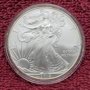 lot 24 image: 2010 American Silver Eagle in Airtite