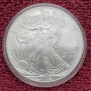 lot 25 image: 2010 American Silver Eagle in Airtite