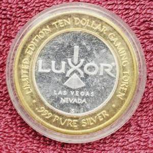lot 111 image: Gaming Token in Airtite--Center is .60 toz. of .999 Silver
