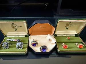 lot 31 image: Vintage Newporter Cufflinks & Purple Gem Rings Set in Green Velvet Boxes