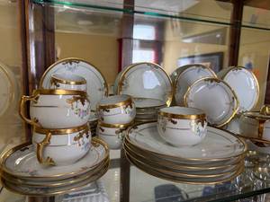 lot 37 image: Bavaria Porcelain Dinnerware Set - Gold Trim, Floral Motif, Tea Service