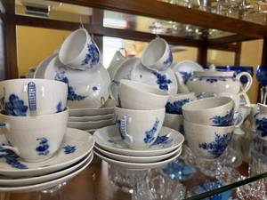lot 45 image: Royal Copenhagen Blue & White Floral China Tea Set - Teacups, Saucers, Plates, Sugar Pot