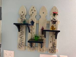 lot 47 image: Fence-Panel Wall Shelf with Glass Bird Figurines - Green & Amber