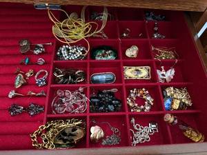 lot 60 image: Vintage Costume Jewelry Lot - Rings, Bracelets, Necklaces, Brooches & Pendants