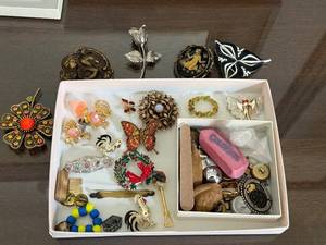 lot 67 image: Costume Jewelry Lot Butterfly Rhinestone Brooch, Floral Brooches, Pearl Earrings