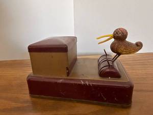 lot 80 image: Vintage Mechanical Cigarette Box Dispenser with Bird Figurine on Burgundy Base