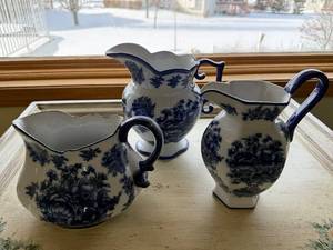 lot 88 image: Blue and White Transferware Pitchers - 3-Piece Set