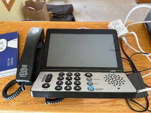 lot 307 image: CapTel Captioned Desk Phone with 7-inch Touchscreen - Corded Handset