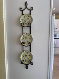 lot 312 image: Three-Plate Ceramic Wall Plate Rack - Yellow Lattice Floral Plates on Iron Frame