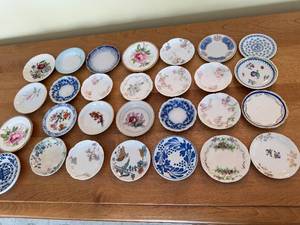 lot 321 image: Haviland Limoges Butter Pat Plates - Vintage Floral & Blue Pattern Assortment