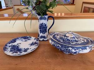 lot 323 image: Blue & White Transferware Porcelain Tureen with Lid, Plate & Tall Vase - Floral Pattern