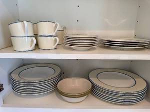 lot 333 image: Mikasa Ultima Ivory Fine China Dinnerware Set - Plates, Bowls & Mugs