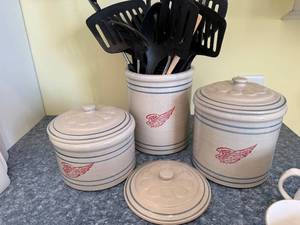 lot 334 image: Red Wing Stoneware Canister Set with Lids - Winged Bird, Blue Stripes, 4-Piece
