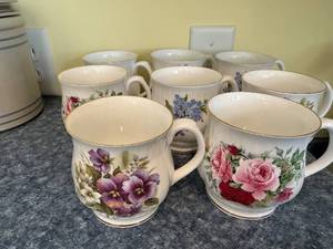 lot 335 image: Floral Bone China Mugs - Set of 6, Pink Roses & Hydrangea, Made in England