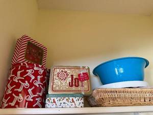 lot 337 image: Decorative Christmas Tin Box Collection - Holiday Gift Tins with Blue Basin & Wicker Tray