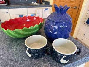 lot 345 image: Soma Pineapple Cookie Jar - Fruit Punch Pattern, Includes 2 Navy Mugs & Green ExteriorRed Interior Bowl