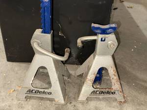 lot 426 image: ACDelco Jack Stands - Set of 2, Adjustable Steel Stands With Blue Saddles