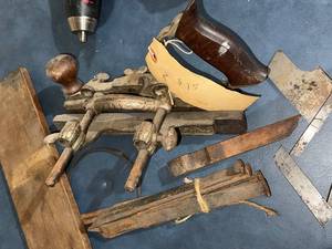 lot 432 image: Stanley Vintage Hand Plane with an Ornate Cast Iron Base - Front Knob & Dual Handles