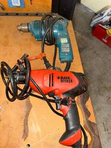 lot 433 image: Makita 10mm DrillDriver & Black & Decker Corded Drill