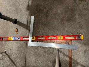 lot 439 image: Red Aluminum Carpenter Level with 2 L-angle Squares - 3-Pc Set