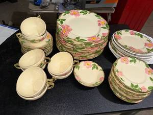 lot 454 image: Franciscan Desert Rose Dinnerware Set - Earthenware - Floral Pink Roses