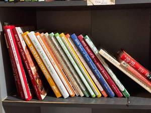 lot 460 image: Cookbooks Collection Taste of Home Annual Recipes & Favorite Brand Name Recipes (2001-2003)