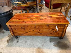 lot 472 image: Pine Blanket Chest - Vintage Trunk on Casters, Rustic Storage