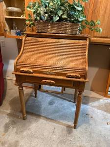 lot 475 image: Vintage Oak Roll-Top Desk with Tambour, Inner Drawers & Compartments, Four Turned Legs