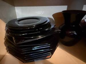 lot 493 image: Purple Glassware Collection - Amethyst Plates, Cups & Vases