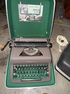 lot 495 image: Royal Portable Typewriter in Green Case - Includes Brown Carrying Case & Cord