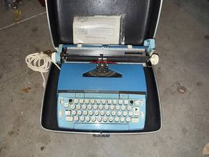 lot 497 image: Coronet Automatic 12 Typewriter in Blue with Case & Owners Manual