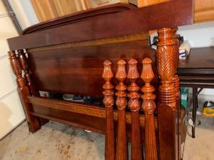 lot 501 image: Carved Dark Wood 4 Post Bed King Size Bed Frame with Turned Posts - Headboard & Footboard