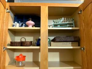 lot 502 image: Pink Glass Lamp Base & Delft Blue & White Ceramic Figurines - Vintage Decor Lot