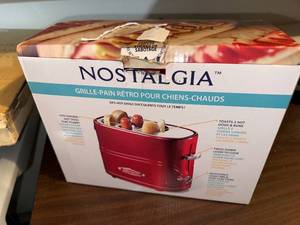 lot 507 image: Nostalgia Retro Pop-Up Hot Dog Toaster - Red, 2-Slice
