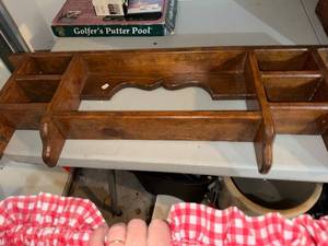 lot 510 image: Wooden Wall Shelf with 3 Compartments and Curved Ends
