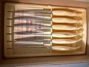 lot 517 image: Sheffield English Stainless Steel 19-Piece Treasure Chest Cutlery Set with Bone Handles