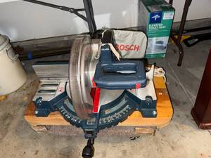 lot 519 image: Bosch 3912 12-inch Compound Miter Saw