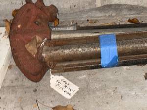 lot 520 image: Pipe Vise Leg Assembly - Rusty Steel Tubes with Circular Mounting Flange