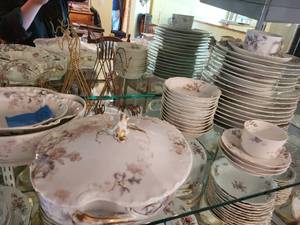lot 7 image: Haviland Limoges France Porcelain Dinnerware Set with Floral Pattern